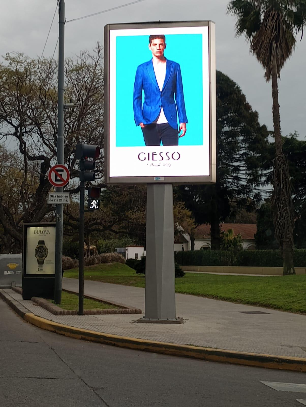 Giesso tótem digital OOH